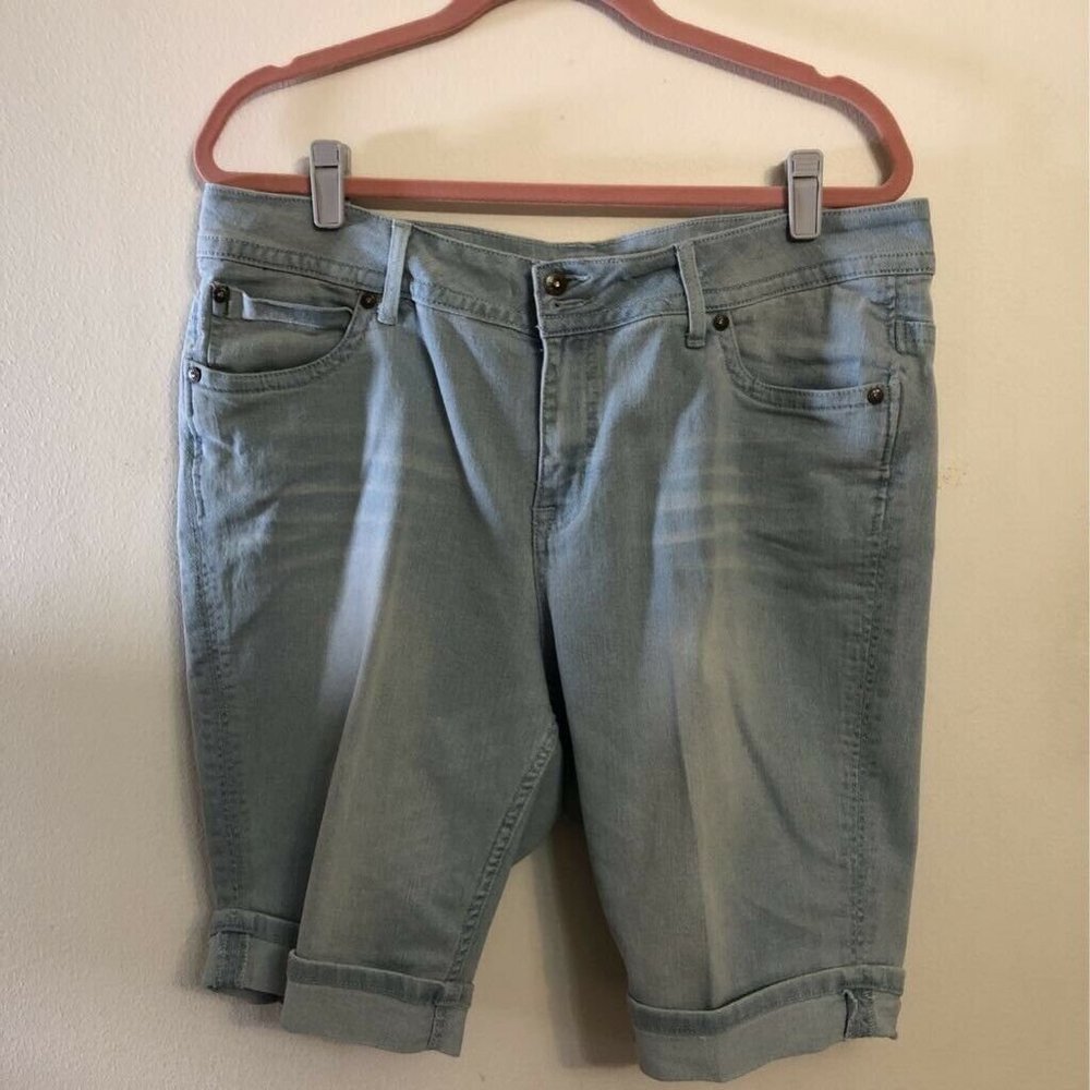 Venus Women Jean Short Blue Stretch Light Wash 16